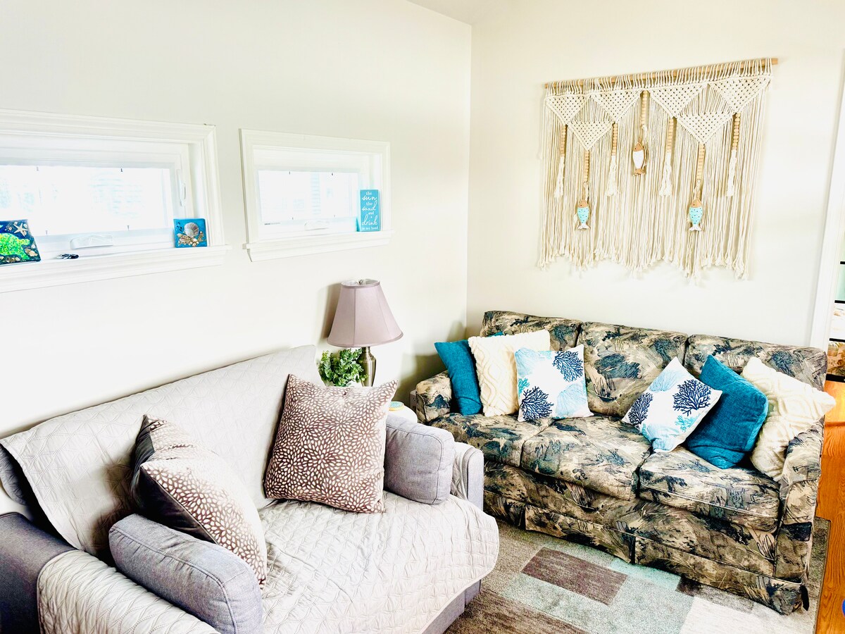 Tiny Tides Beach House • Pool • Walk to Beach (6)